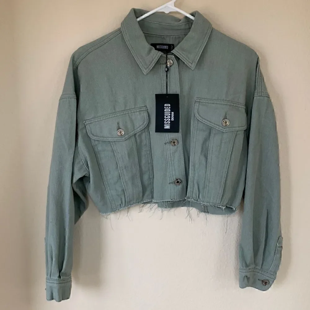 NWT Green jean jacket Miss guided cropped raw edge size small‎